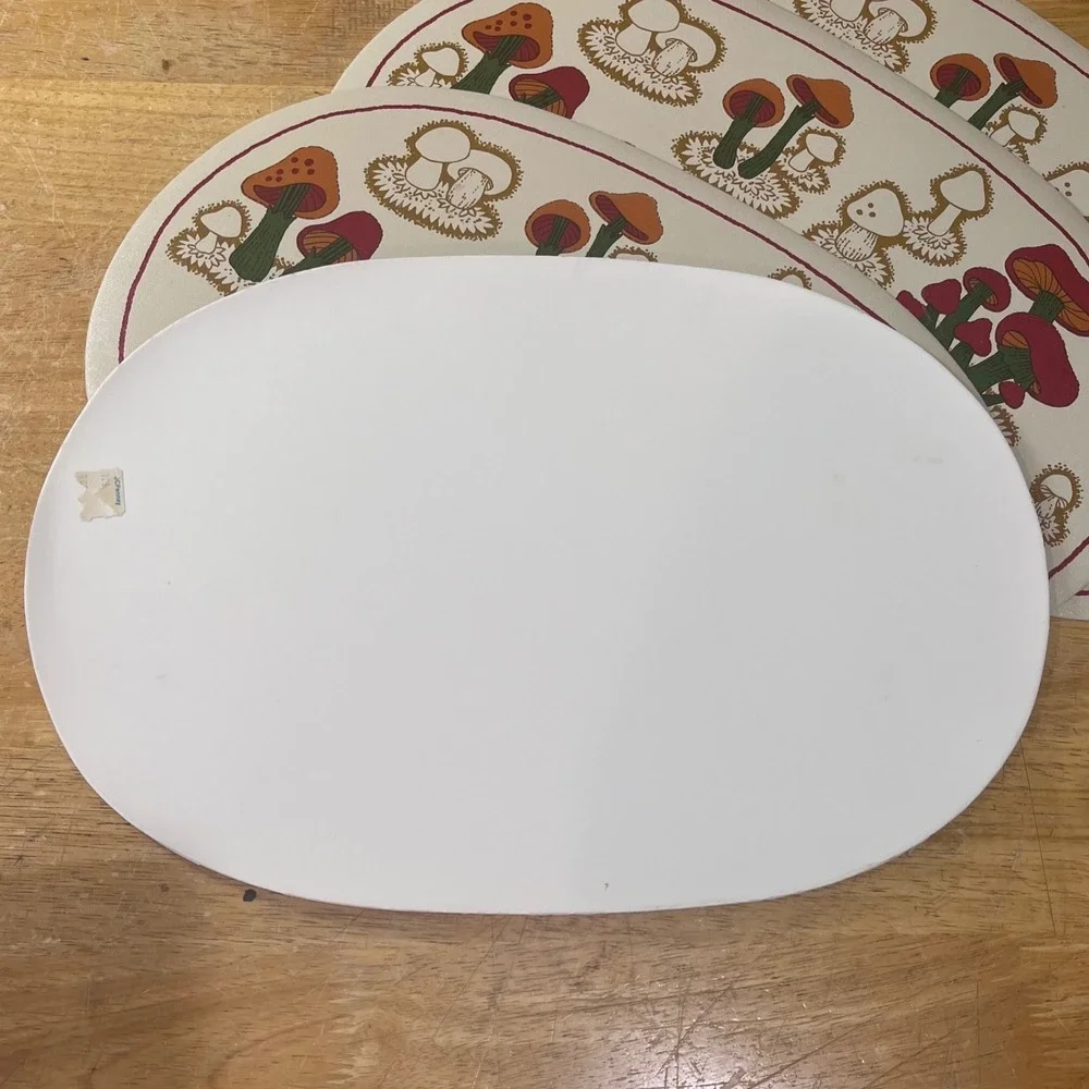 Vtg JCPenney Mushroom Placemats Set of 4 Retro 70s Oval Woodland Cream Red Green